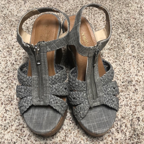 Woman’s Wedge Heels - Picture 2 of 4